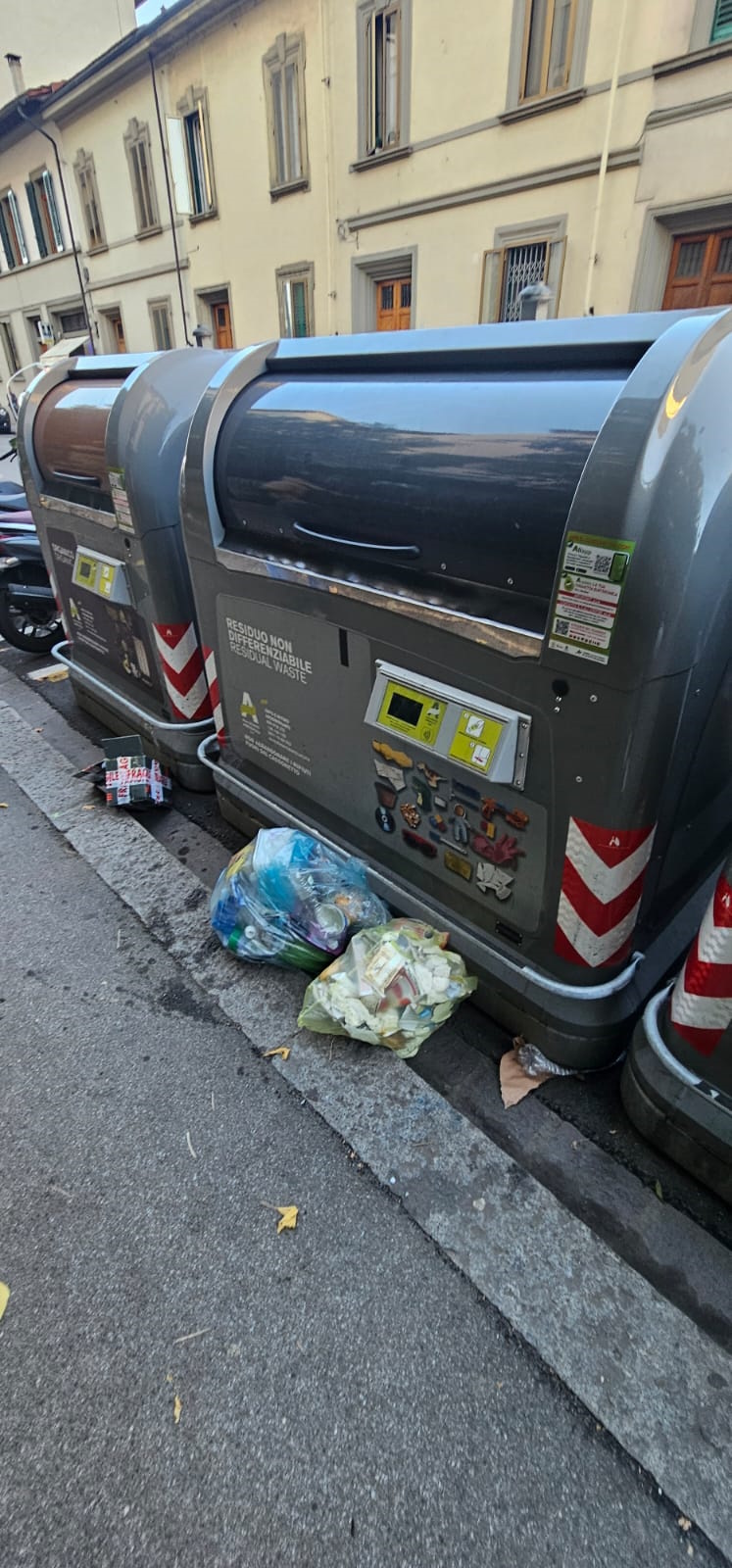 Cassonetti nel centro storico