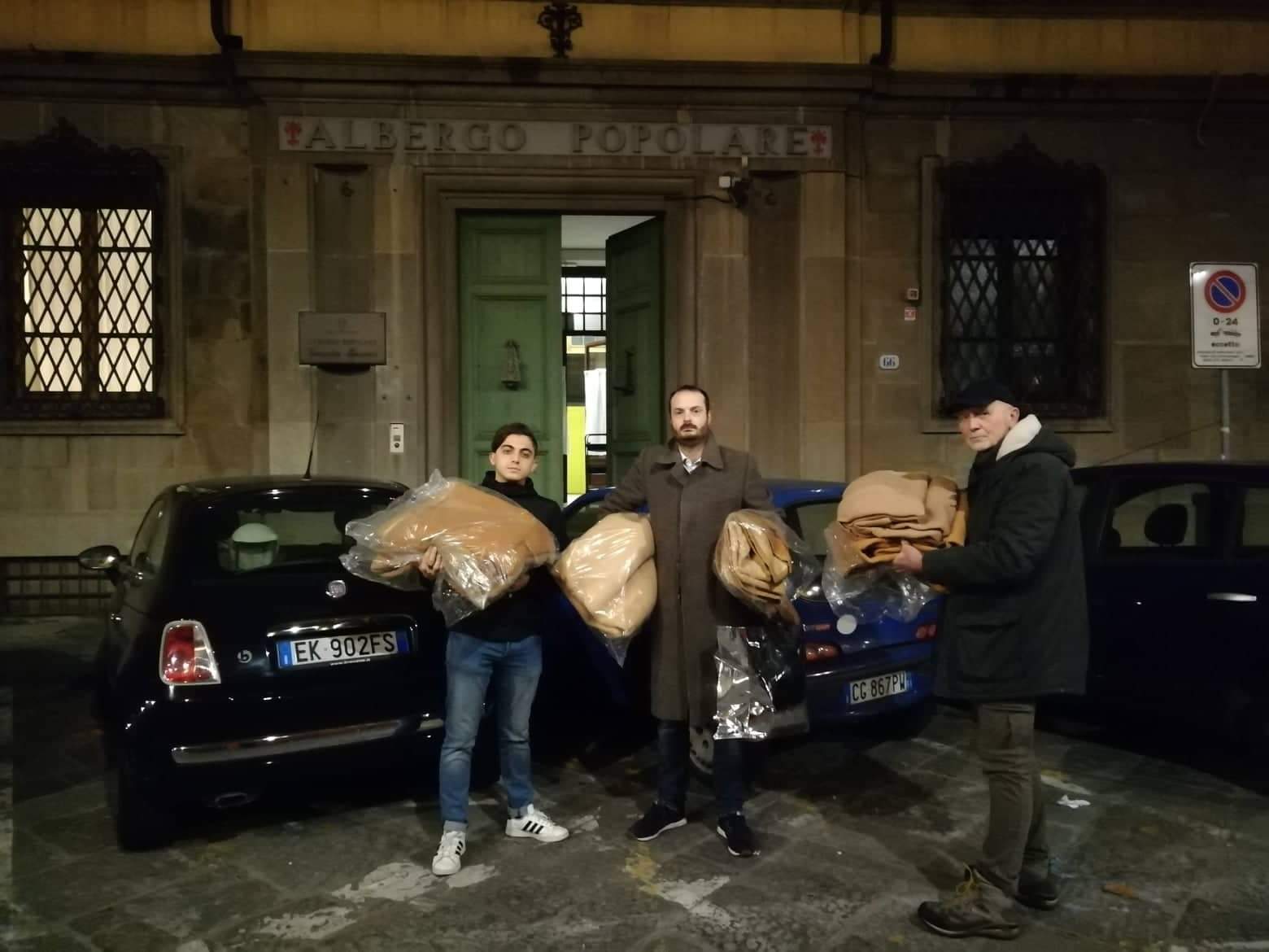 Fratelli d'Italia dona coperte all'albergo popolare