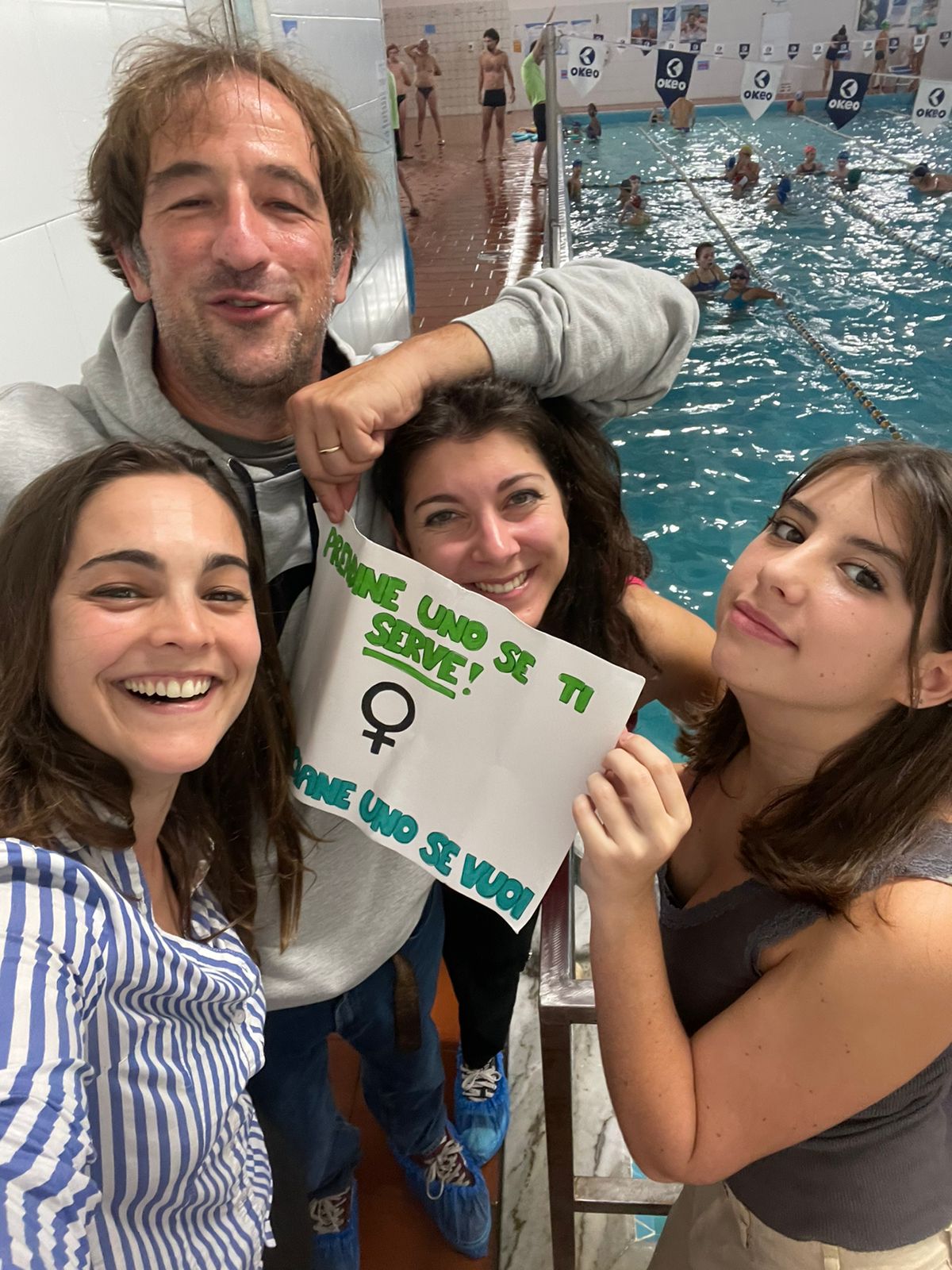 Una tampon box alla piscina di via del Romito