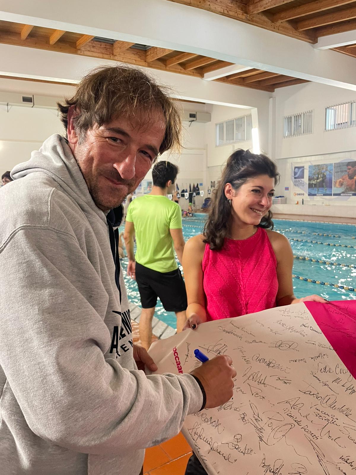 Una tampon box alla piscina di via del Romito